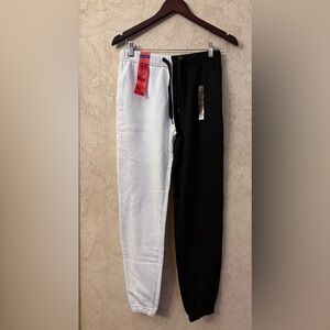 💕Awesome Concept Juniors Black & White Joggers(Waist 26”-34”Inseam 29”Rise 10”)